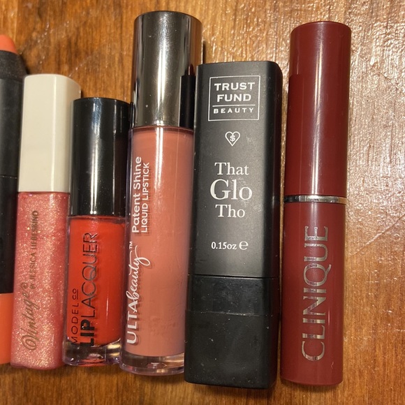 A Rainbow of Lip Gloss and Lip Stick Care - Picture 3 of 3
